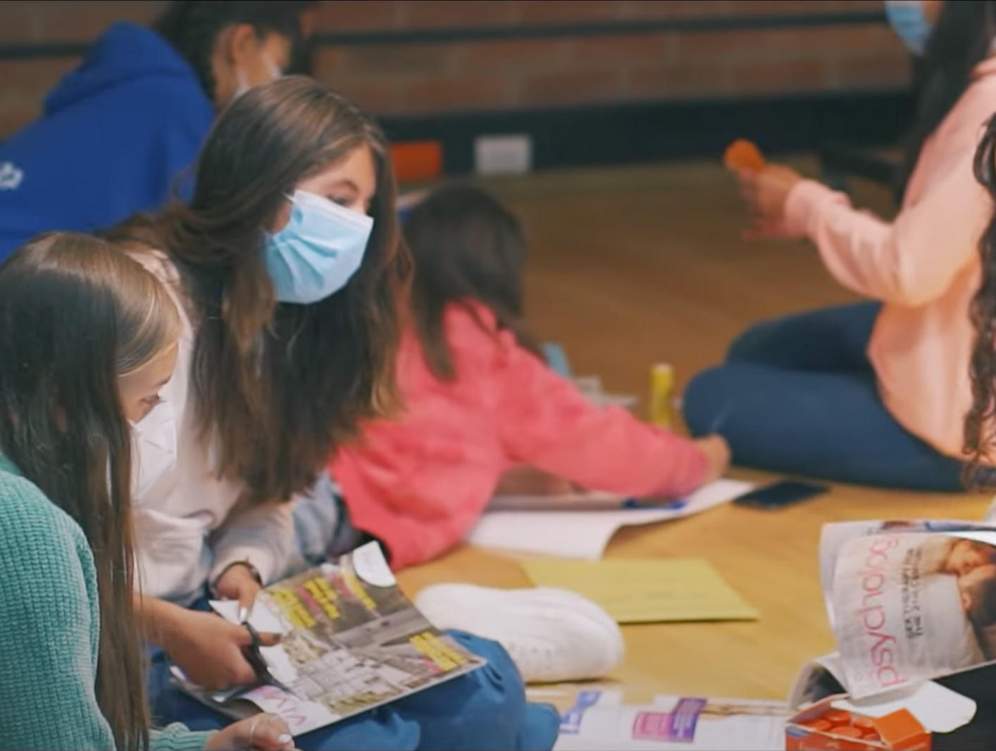 taller con niños para estudiar la consti