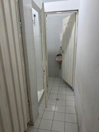 A bathroom with a urinal

AI-generated content may be incorrect.